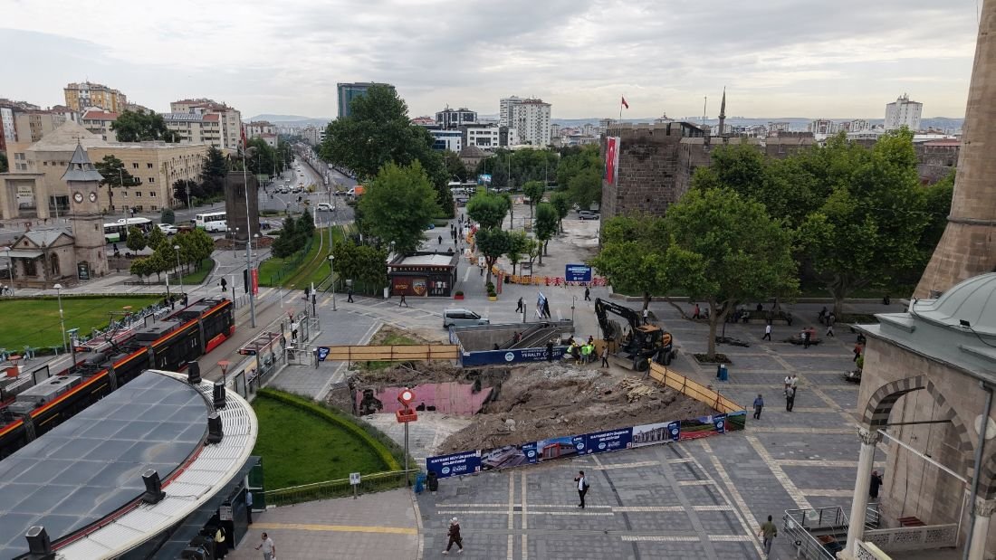 Kayseri Büyükşehir'den Yeraltı Çarşısı'na Modern Asansör! 8 Milyon TL'lik Proje Başladı