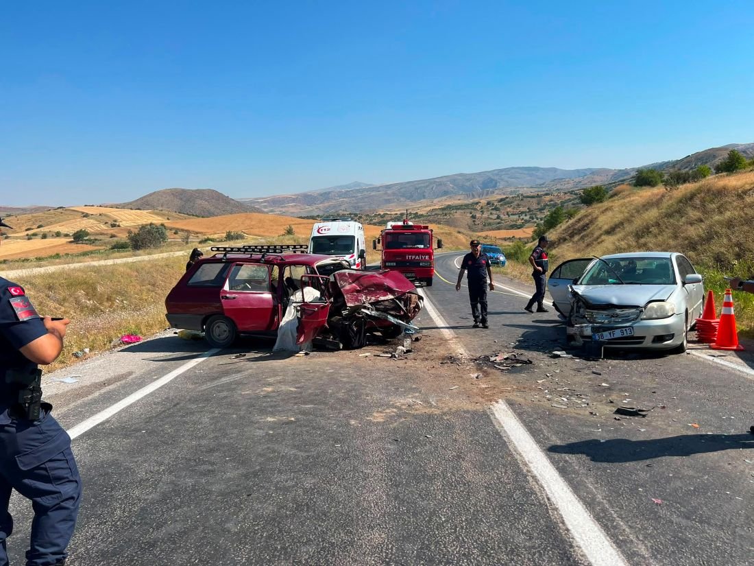 Kayseri'de Trafik Kazası... Felahiye Yolunda Can Pazarı! Kazada 1 Kişi Öldü 6 Yaralı