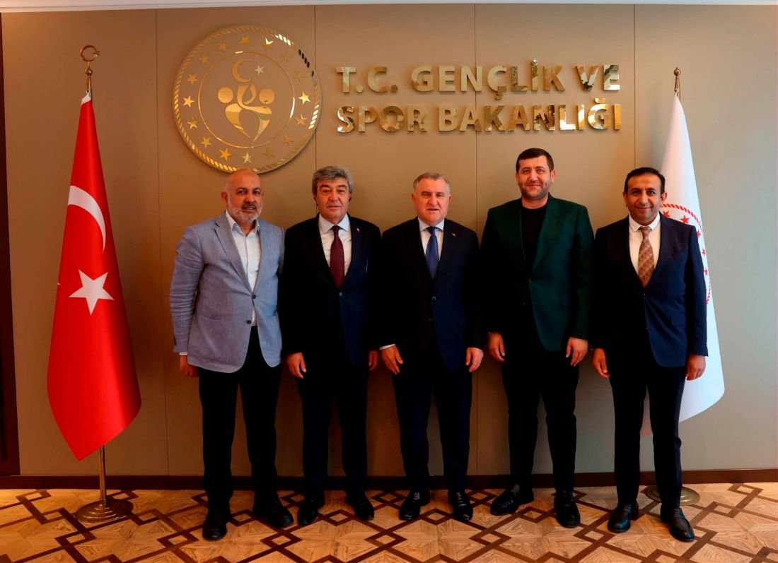 Kayserispor yönetimi Ankara'da önemli temaslarda bulundu