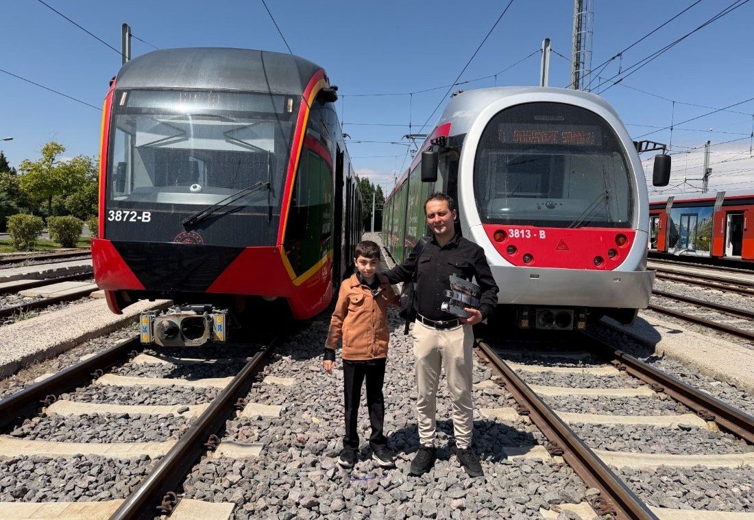 Kayseri'de Yürek Isıtan Sürpriz: Tramvay Tutkunu Miraç'ın Hayali Gerçek Oldu