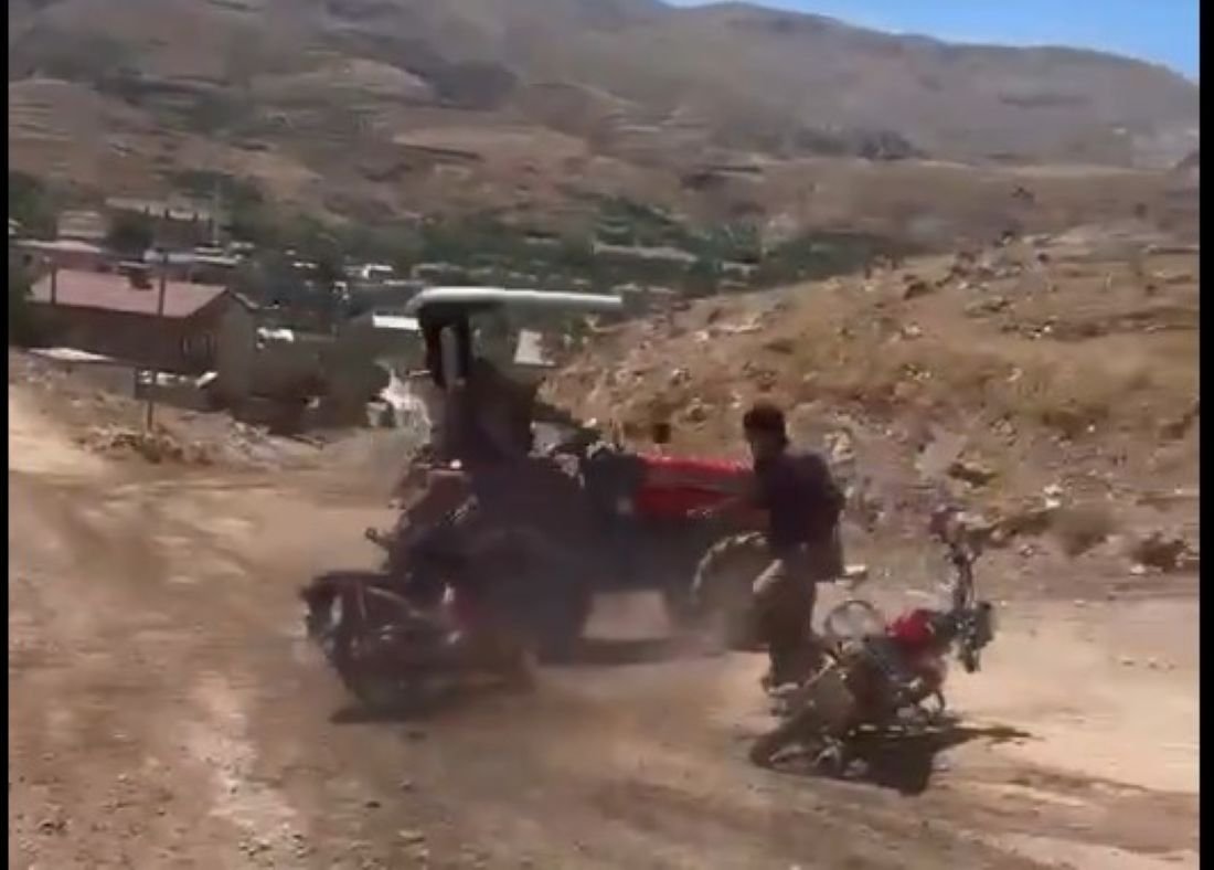 Malatya'da Hayvan Otlatma Kavgası! Akıl almaz görüntüler... Traktörü İnsanların Üzerine Sürdü