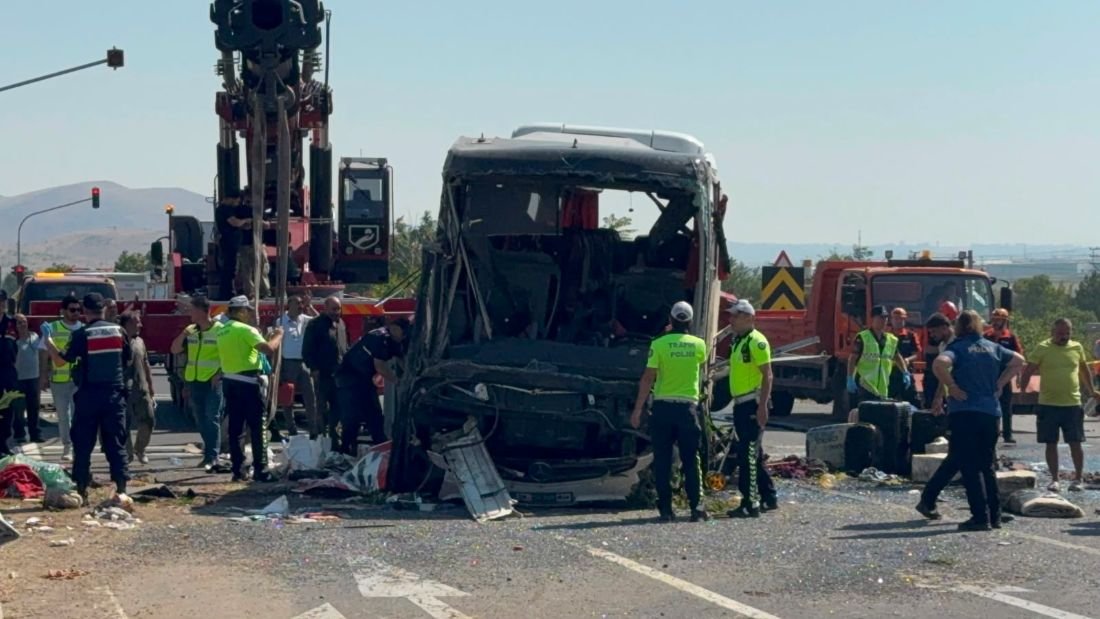 Kayseri'de Can Pazarı! İncesu'da Yolcu Otobüsü Devrildi: 1 Ölü, 23 Yaralı