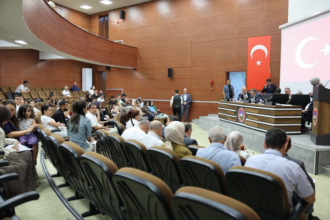 Kayseri Valisi Gökmen Çiçek'ten Halk Buluşması! Vatandaşın Talebi Doğrudan İlgili Kurumlara İletildi