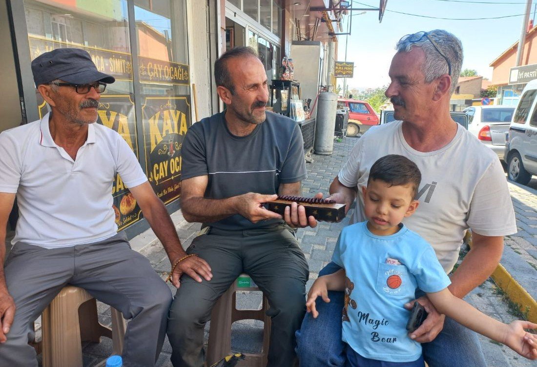 Bünyan'da Duygulandıran Dayanışma! Hem Destek Oldu Hem Gönülleri Kazandı! Tespihi Alıp Geri Hediye Etti