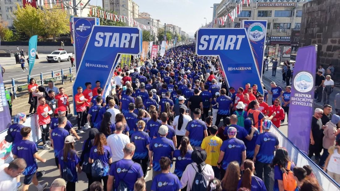 Kayseri’de 10 Bin Kişilik Spor Şöleni! Uluslararası Kayseri Yarı Maratonu Büyük İlgi Gördü