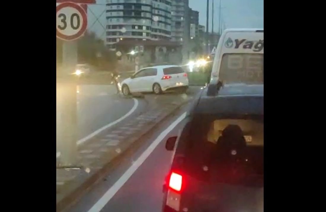 Taha Carım Bulvarı’nda kaza! Araç orta şeride çıktı