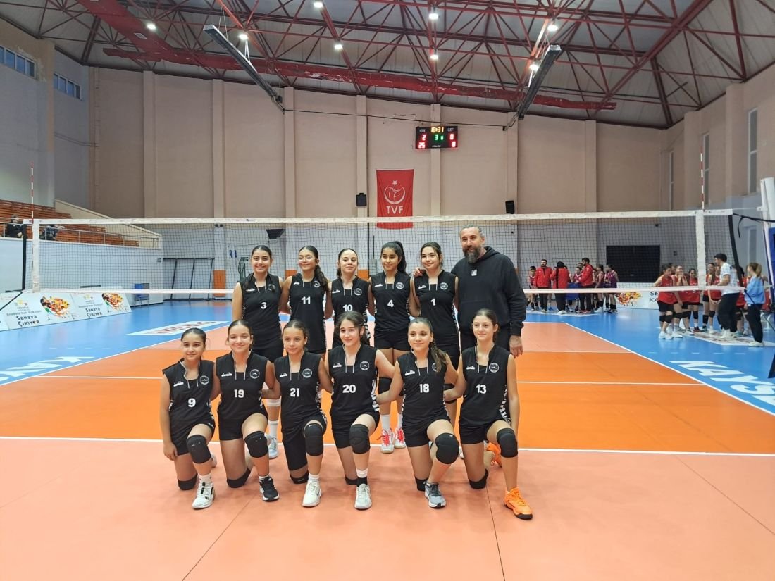 Erciyes Voleybol’dan 3-0’lık galibiyet! Hedef iki kategoride şampiyonluk