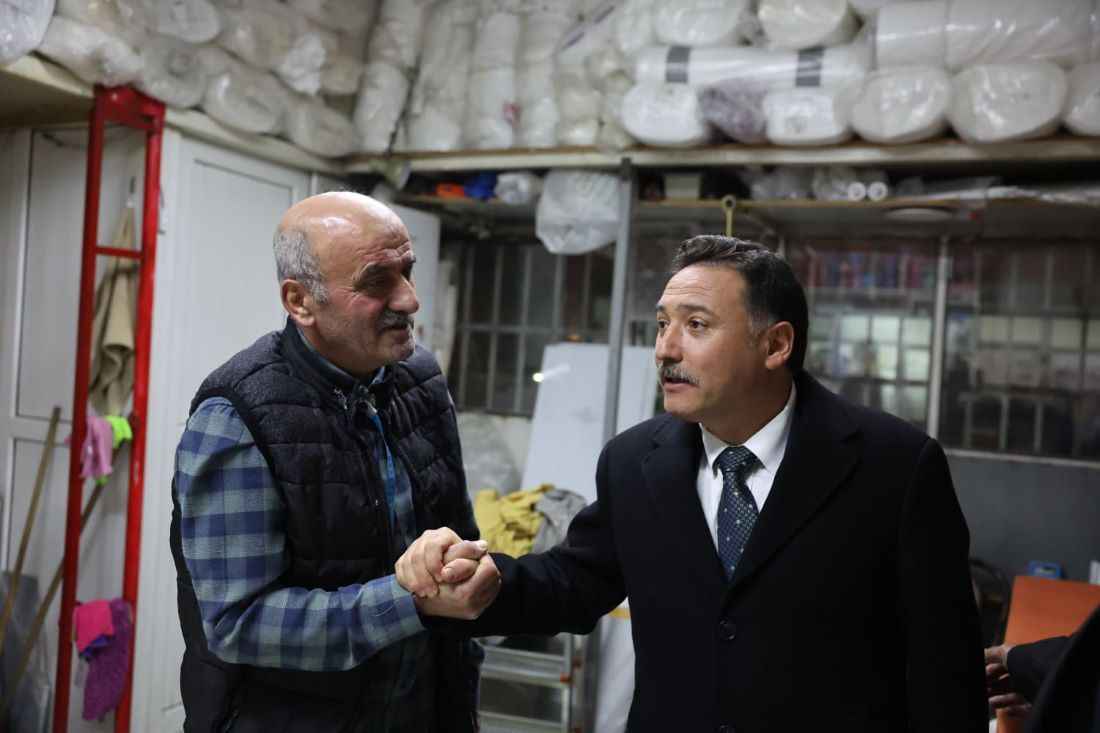 kayseri-valisi-gokmen-cicek-mithatpasa-mahallesinde-esnaf-ve-vatandaslari-ziyaret-ederek-talep-ve-onerileri-yerinde-dinledi