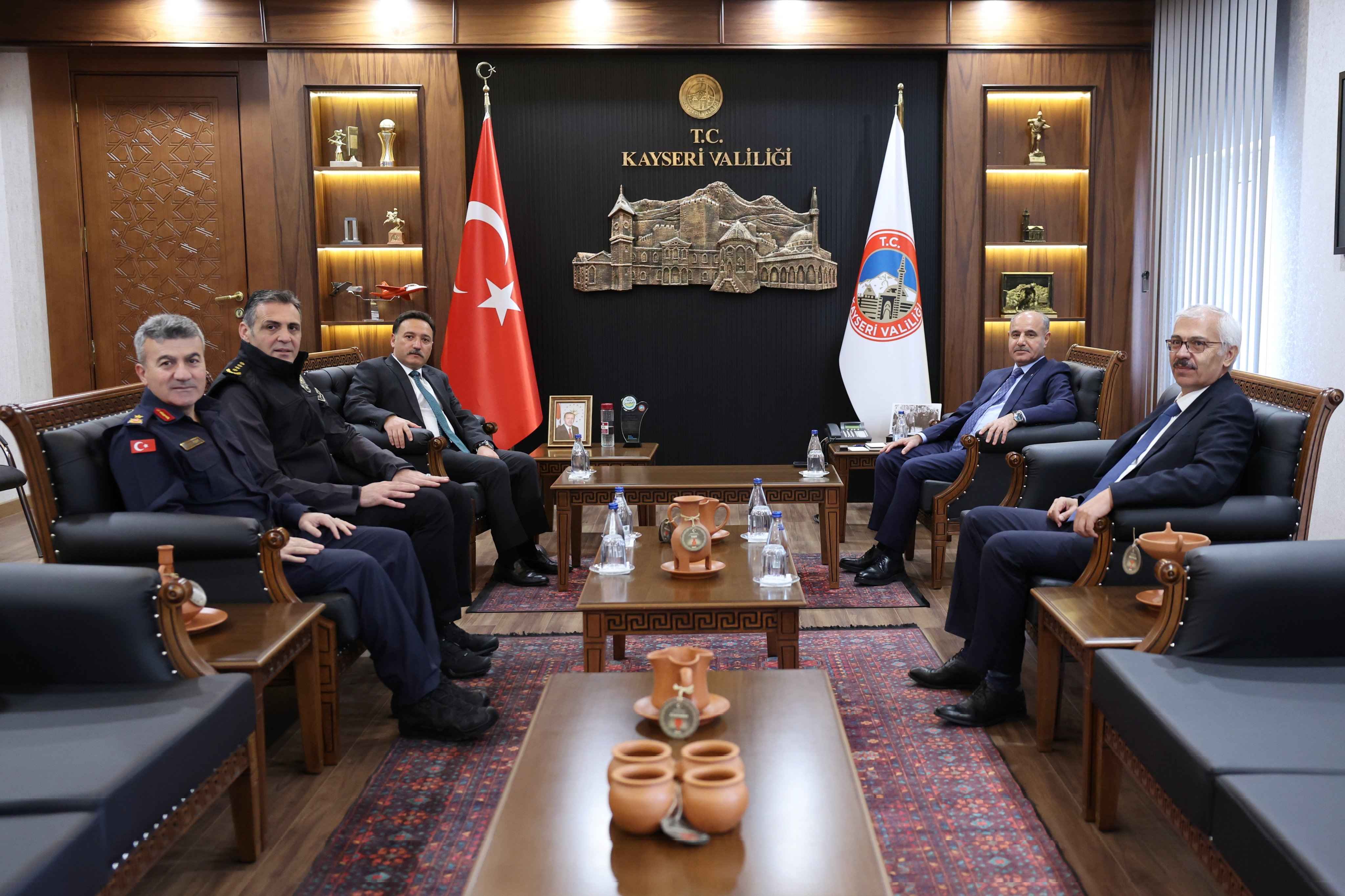 kayseri-protokolu-bir-arada-bakan-yardimcisi-aktastan-vali-ciceke-ziyaret
