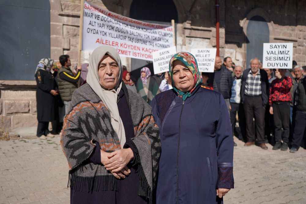 sarimsakli-mahallesi-halki-imar-plani-dogalgaz-ve-temiz-icme-suyunun-olmamasi-iddiasiyla-bir-araya-gelerek-belediyeye-tepki-gosterdi