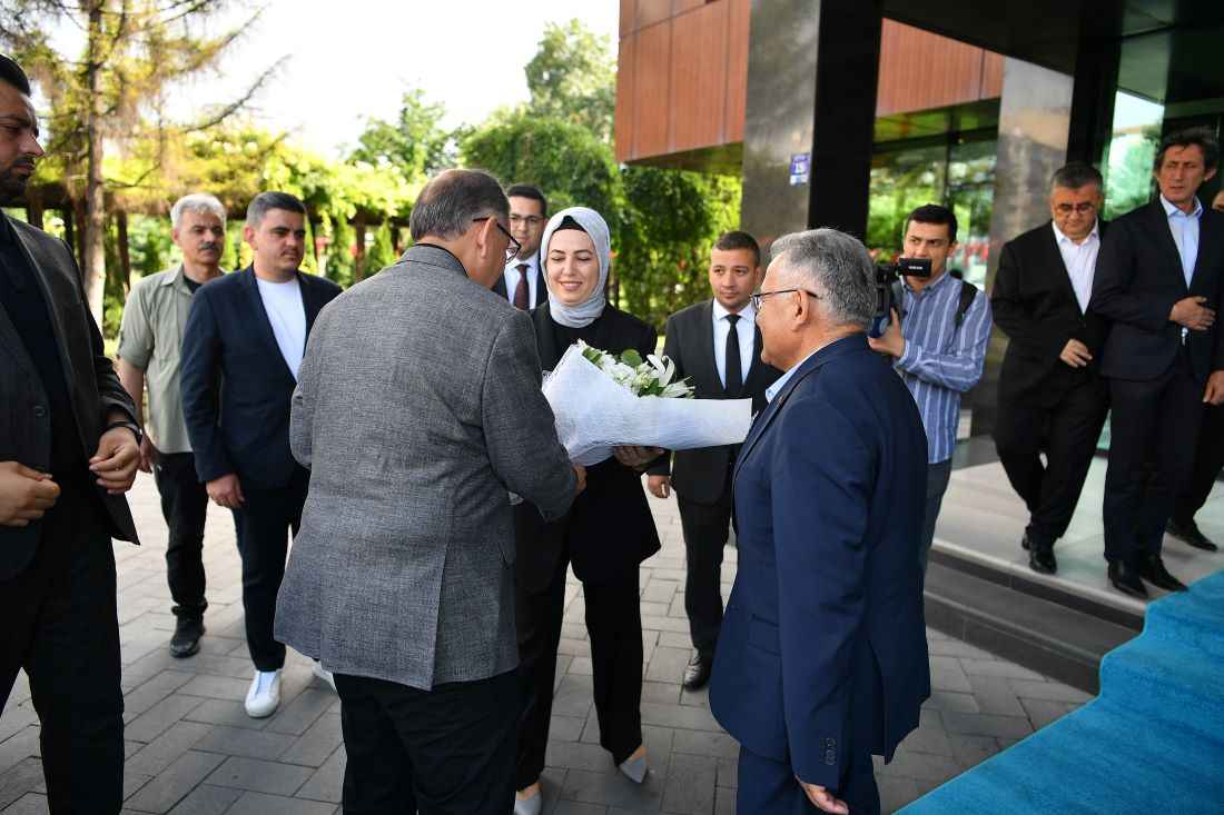 cevre-sehircilik-ve-iklim-degisikligi-bakani-mehmet-ozhaseki-buyuksehir-belediye-baskani-dr-memduh-buyukkilici-makaminda-ziyaret-ederek-kentsel-donusum-projeleri-ile-ilgili-degerlendirme-toplantisi-gerceklestirdi
