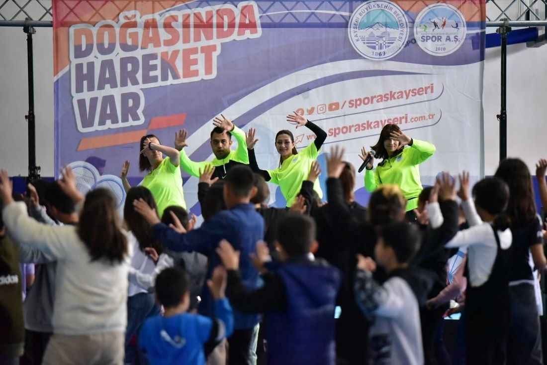 kayseri-buyuksehir-belediyesi-spor-as-pinarbasi-ilcesinde-duzenledigi-cocuk-senliginde-sporseverler-ile-bulustu