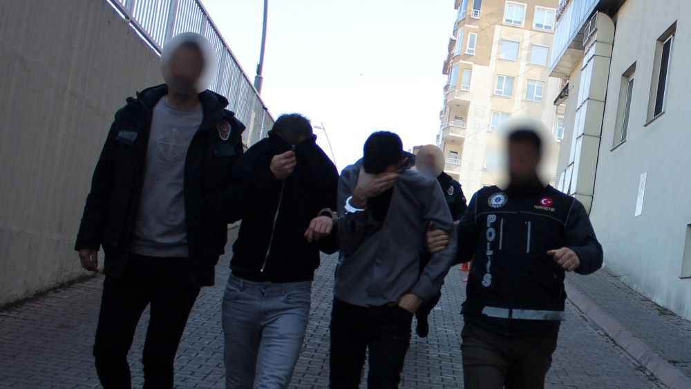 kayseride-narkotik-ekiplerince-gerceklestirilen-operasyonda-9-kisi-gozaltina-alindi