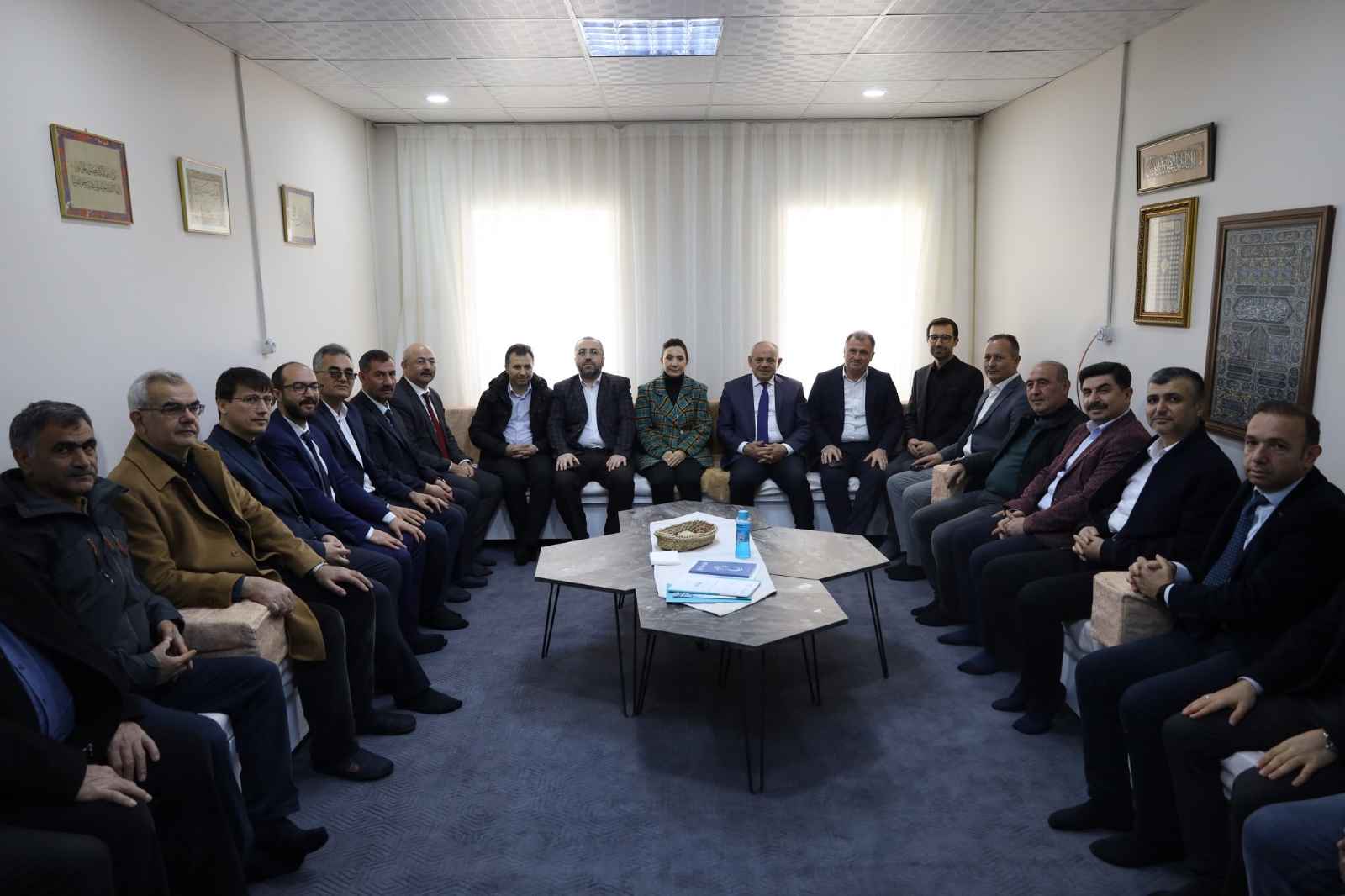kayserinin-yahyali-ilcesinde-kurulan-yahyali-ailem-dernegi-aile-birligini-korumak-ve-bosanma-surecindeki-ciftlere-destek-olmak-amaciyla-duzenlenen-torenle-hizmete-acildi