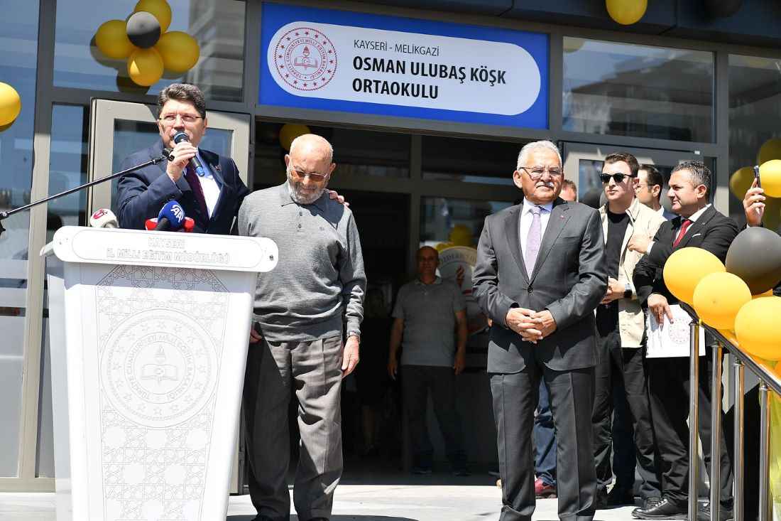 adalet-bakani-yilmaz-tunc-kayseride-osman-ulubas-ortaokulunda-duzenlenen-karne-torenine-katildi