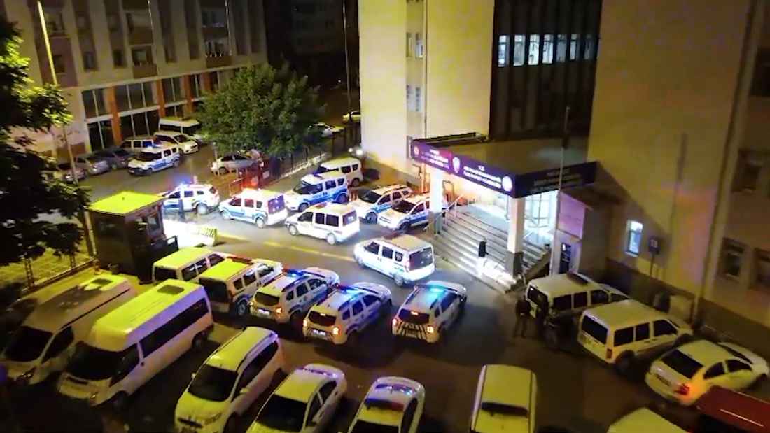 kayseride-polis-ekipleri-tarafindan-yurutulen-huzur-operasyonunda-cesitli-suclardan-aranan-44-kisi-yakalandioperasyonda-1-adet-ruhsatsiz-tabanca-ele-gecirildi