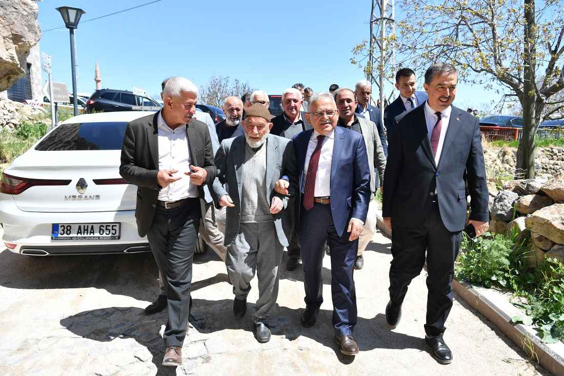 baskan-memduh-buyukkilic-kayseri-valisi-gokmen-cicek-ile-birlikte-15-22-nisan-turizm-haftasi-etkinlikleri-kapsaminda-kaya-kiliseleri-ve-dogal-guzelligi-ile-unlu-yesilhisarin-erdemli-vadisini-ziyaret-etti