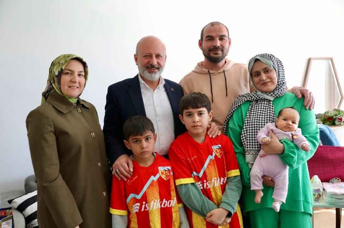 kocasinan-belediyesi-2015-yilinda-hayata-gecirdigi-hos-geldin-bebek-projesi-kapsaminda-yeni-evlat-sevinci-yasayan-ailelere-destek-oluyor