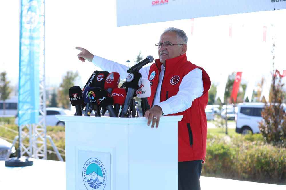 kayseri-buyuksehir-belediye-baskani-dr-memduh-buyukkilic-turkiyenin-milli-teknoloji-hamlesi-isiginda-bilim-ve-teknoloji-tutkunlarini-buyuk-bir-heyecanla-3-gun-boyunca-bir-araya-getirecek-7nci-kayseri-bilim-festivalinin-acilisini-yapti