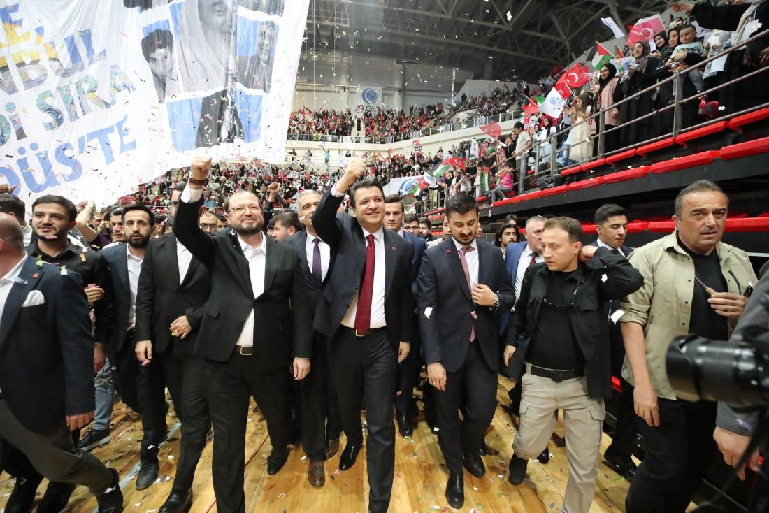 Anadolu Gençlik Derneği (AGD) ve Milli Gençlik Vakfı (MGV) tarafından İstanbul’un Fethi'nin 572’nci yılı dolayısıyla Konya’da düzenlenen “Fetih Programı”, yurt içi ve yurt dışından gelen binlerce katılımcının yoğun ilgisiyle gerçekleşti.