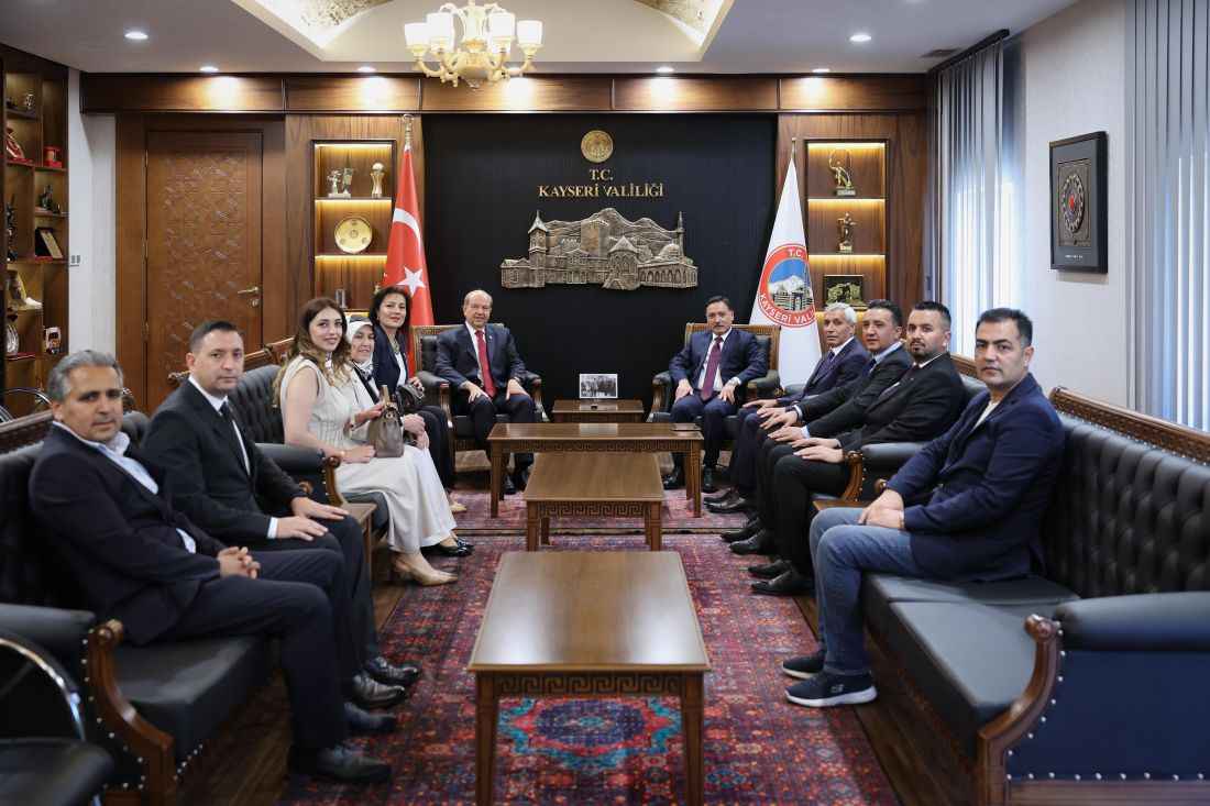 bir-dizi-programa-katilmak-uzere-kayseriye-gelen-kuzey-kibris-turk-cumhuriyeti-5inci-cumhurbaskani-ersin-tatar-vali-gokmen-ciceki-makaminda-ziyaret-etti-gorusmede-turkiye-ile-kktc-arasindaki-is-birligi-ve-kardeslik-iliskileri-ele-alindi