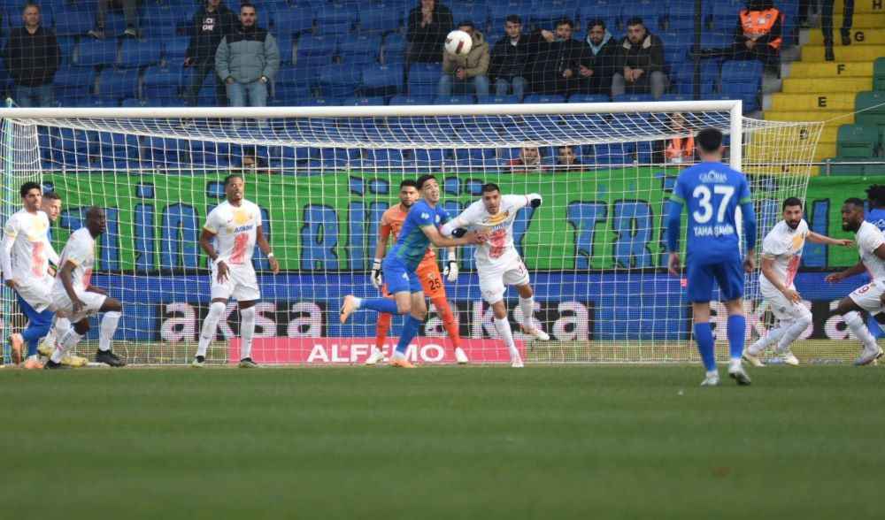 kayserispor-super-ligin-28nci-haftasinda-konuk-oldugu-rizespora-3-0lik-skorla-maglup-oldu
