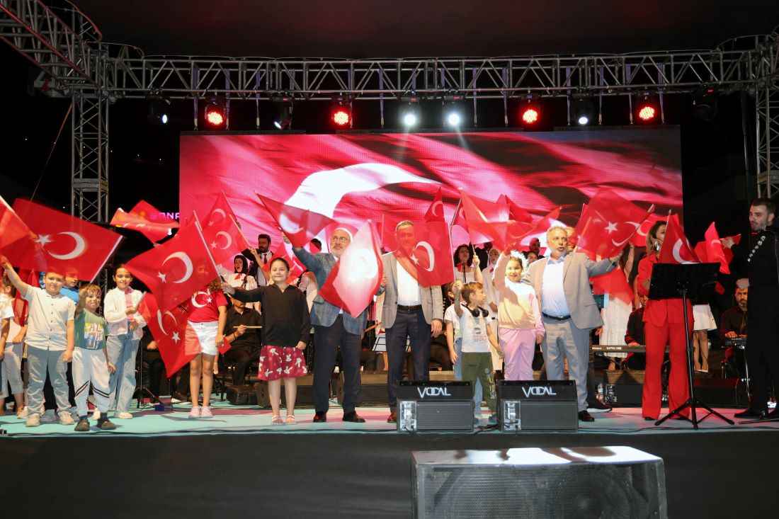 talas-belediyesinin-duzenledigi-malazgirtten-dumlupinara-zafer-haftasi-etkinlikleri-milli-mucadele-ruhunu-yasatan-turkulerle-milli-mucadele-konseriyle-sona-erdi