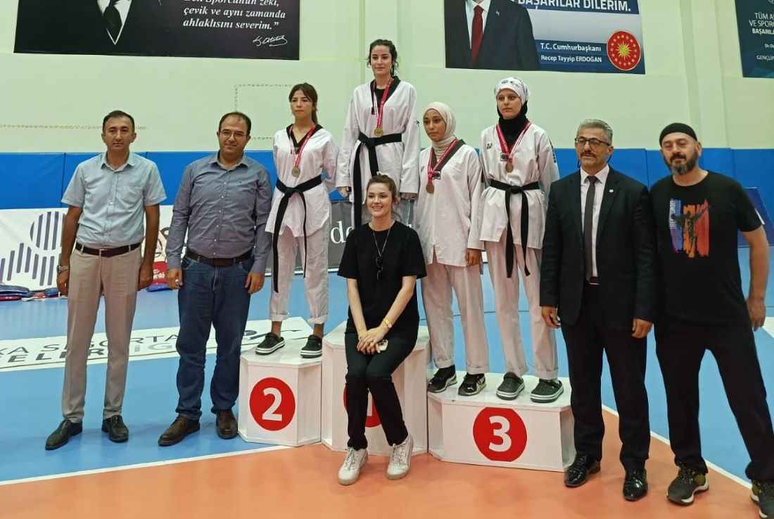 15-temmuz-darbe-girisiminde-sehit-edilen-murat-kocaturk-adina-ikinci-kez-duzenlenen-tekvando-il-sampiyonasi-memleketi-develide-gerceklestirildi