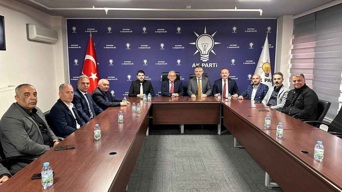 dr-memduh-buyukkilic-ak-parti-kayseri-il-baskanliginda-gerceklesen-video-konferans-baglantisiyla-cumhurbaskani-recep-tayyip-erdogan-ile-bayramlasti