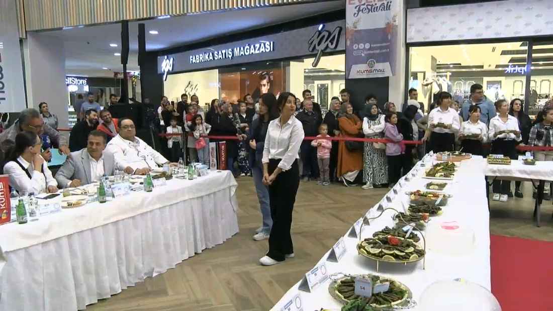 kumsmall-avmde-anneler-gunune-ozel-geleneksel-sarma-yarismasinin-3uncusu-unlu-oyuncu-ve-sunucu-soray-uzun-sunumuyla-gerceklestirildi