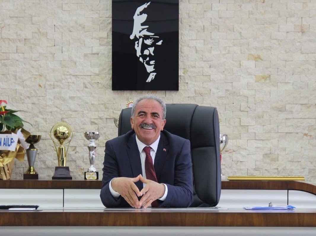 kayserinin-felahiye-ilcesinde-belediye-baskani-seref-guleser-ile-belediye-meclis-uyeleri-cumhuriyet-halk-partisinden-chp-istifa-ettiklerini-acikladi-guleser-kararin-parti-icindeki-tartismalar-kurultay-surecleri-ve-yonetim-krizlerinin-ardindan-alindigini-belirterek-turkiyenin-ihtiyaci-daha-fazla-kavga-degil-daha-fazla-akil-liyakat-adalet-ve-hizmettir-dedi