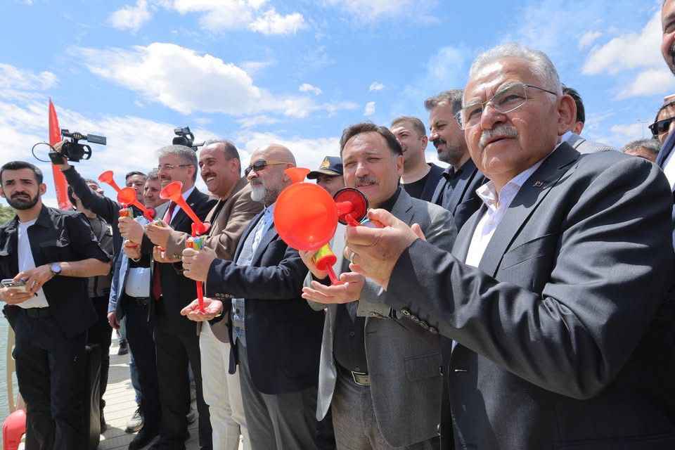 incesu-belediyesi-tarafindan-yapimi-tamamlanan-incesu-marina-su-sporlari-merkezi-duzenlenen-torenle-hizmete-acildi