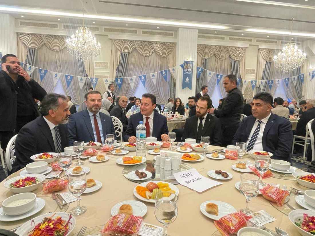 deva-partisi-lideri-ali-babacan-kayseride-duzenlenen-iftar-programinda-gazetecilerin-sorularini-yanitladi