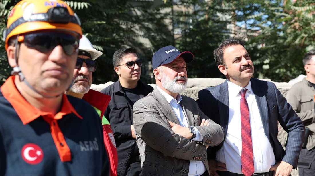 afad-onculugunde-duzenlenen-deprem-tatbikatinda-kocasinan-belediyesi-ekipleri-sergiledigi-performansla-goz-doldurdu