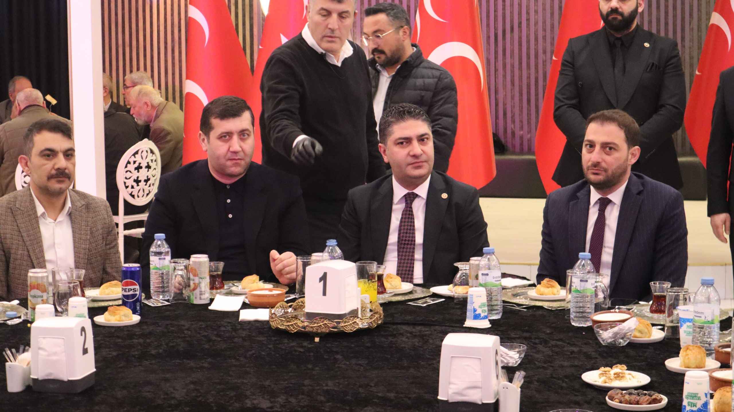 mhp-genel-baskan-yardimcisi-ve-kayseri-milletvekili-ismail-ozdemir-melikgazide-duzenlenen-iftar-programinda-ortadogudaki-gelismelere-ve-turkiyenin-birlik-icinde-guclu-kalmasinin-onemine-dikkat-cekti