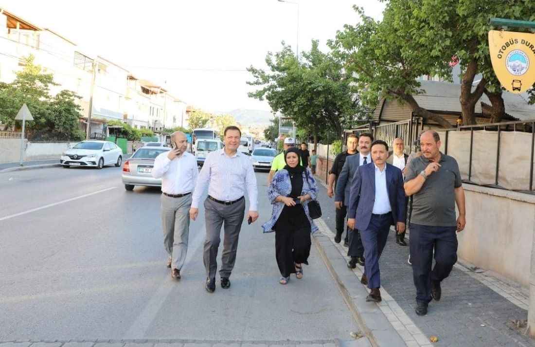 kayseri-valisi-gokmen-cicek-vali-yardimcilari-adnan-turkdamar-ve-semseddin-erkaya-ile-selcuklu-mahallesinde-esnaf-ve-vatandaslari-ziyaret-etti-vatandaslar-ciceke-yogun-ilgi-gosterdi