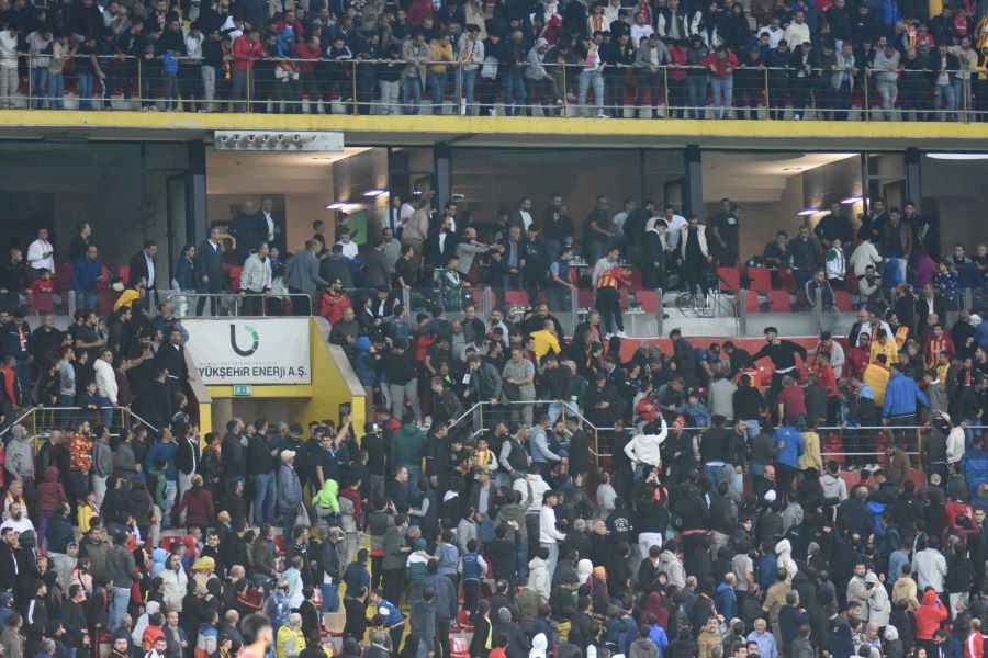 kayserispor-besiktas-ile-oynanan-macta-cirkin-ve-kotu-tezahurati-ve-saha-olaylari-nedeniyle-profesyonel-futbol-disiplin-kuruluna-sevk-edildi
