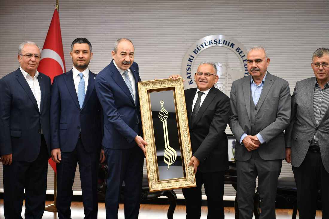 kayseri-buyuksehir-belediye-baskani-dr-memduh-buyukkilic-kayseri-ticaret-odasi-kto-baskani-omer-gulsoy-ve-yonetim-kurulu-uyelerini-makaminda-agirladi