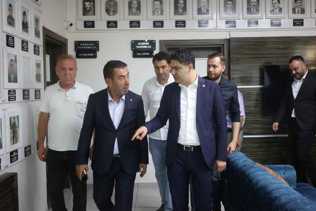 bunyanda-yasanan-sel-felaketi-sonrasi-mhp-kayseri-milletvekili-ismail-ozdemir-hayatini-kaybeden-muhittin-saracin-ailesi-ve-vatandaslarla-bir-araya-geldi