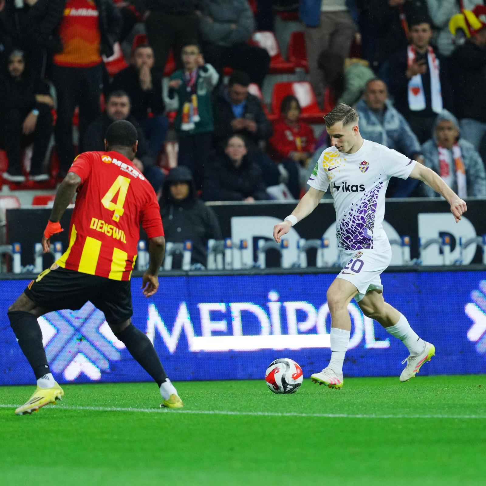 kayseride-erken-golle-geriye-dusen-kayserispor-ikinci-yarida-eyupspor-karsisinda-dengeyi-sagladi-mucadele-1-1-sona-erdi
