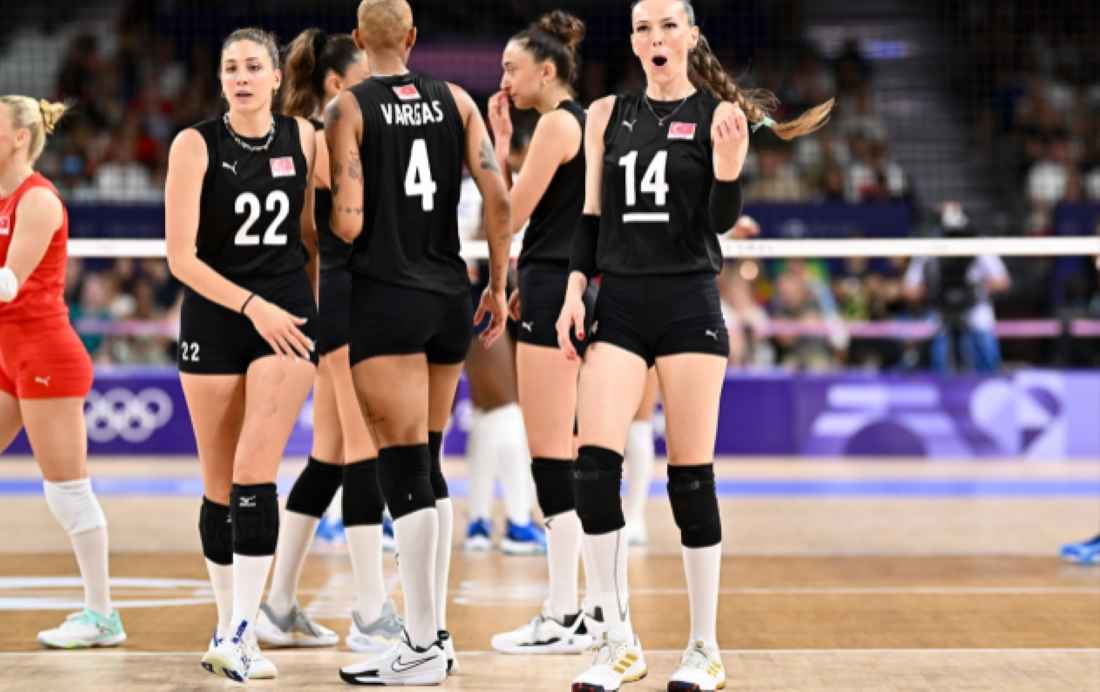 a-milli-kadin-voleybol-takimi-paris-2024-olimpiyat-oyunlarindaki-ikinci-macinda-dominik-cumhuriyetini-3-1-maglup-ederek-ceyrek-finale-yukseldi
