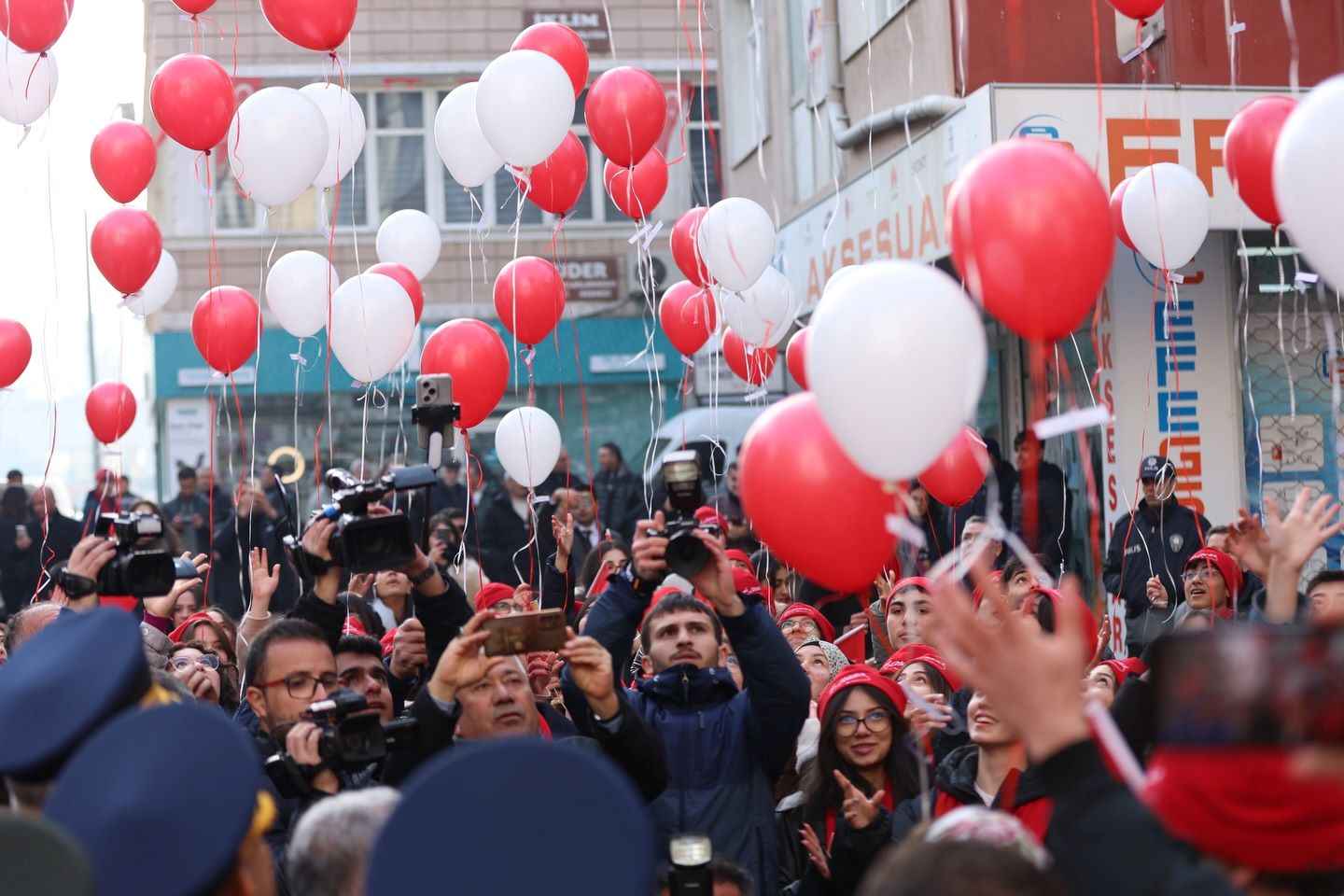 cumhuriyetimizin-kurucusu-gazi-mustafa-kemal-ataturkun-heyet-i-temsiliye-reisi-olarak-kayseriye-gelisinin-106nci-yil-donumu-cumhuriyet-meydaninda-duzenlenen-torenle-gurur-ve-cosku-icerisinde-kutlandi