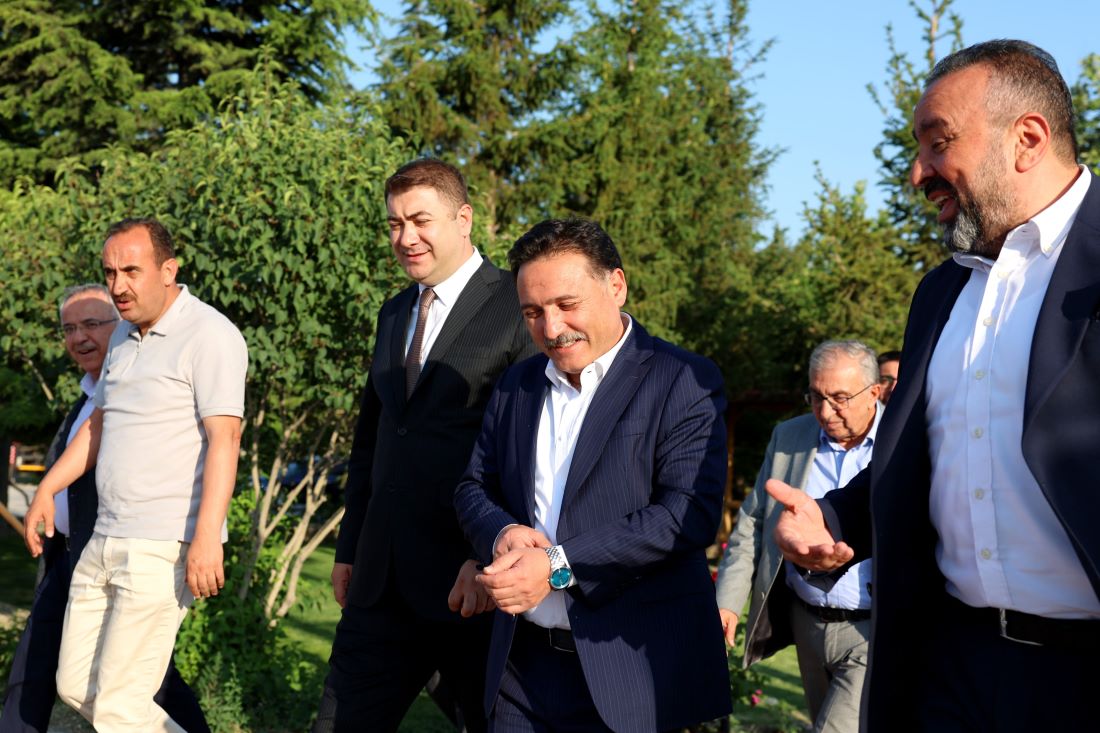 Kayseri Valisi Gökmen Çiçek’in başkanlığında düzenlenen İncesu OSB toplantısına, Kaymakam Ömer Said Karakaş ve Belediye Başkanı Mustafa İlmek de katıldı. Sanayiye yön verecek kararlar alındı.