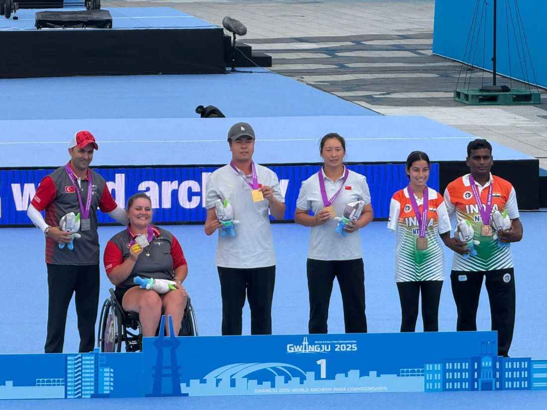 baskan-buyukkilic-2025-para-okculuk-dunya-sampiyonasinda-dunya-ikincisi-olan-spor-as-sporcusu-kenan-babaoglu-ve-takim-arkadasi-oznur-cure-girdiyi-tebrik-etti