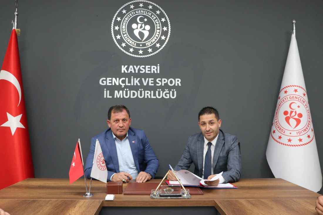 genclik-ve-spor-kayseri-il-mudurlugu-ve-ulku-ocaklari-egitim-ve-kultur-vakfi-kayseri-il-baskanligi-arasinda-genclerin-gelisimi-ve-toplumsal-katkilarini-artirmaya-yonelik-genclik-protokolu-imzalandi